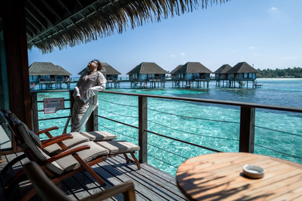 ม็อบบนระเบียงห้อง Overwater Suite ที่ Club Med Kani มัลดีฟส์
